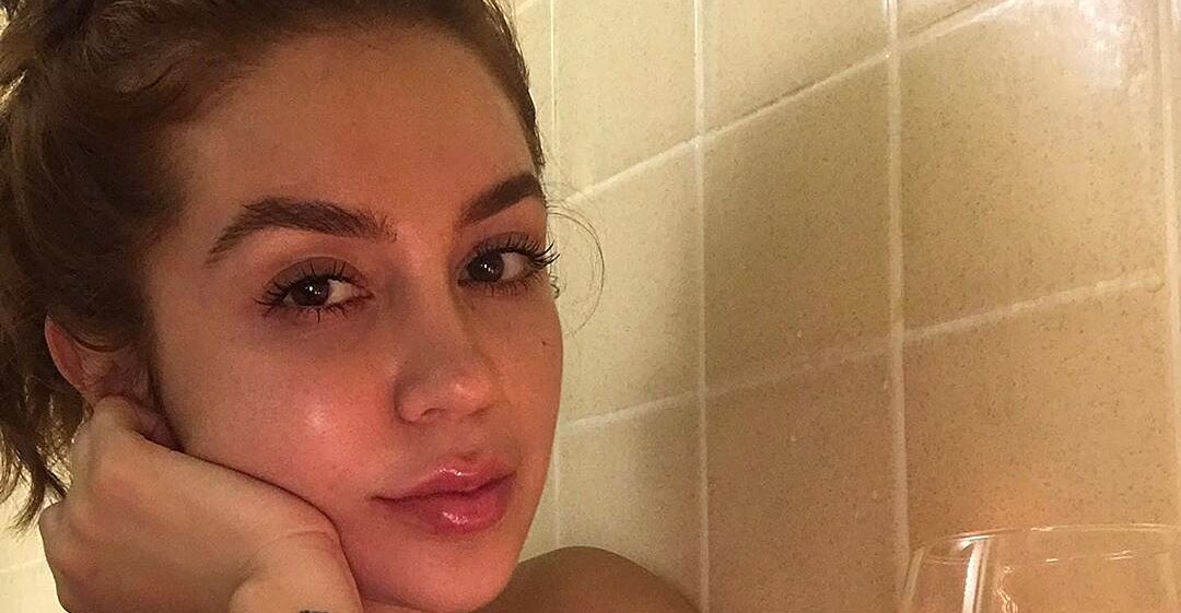 Novia de Lupillo Rivera sube foto sin maquillaje y la compara con Belinda