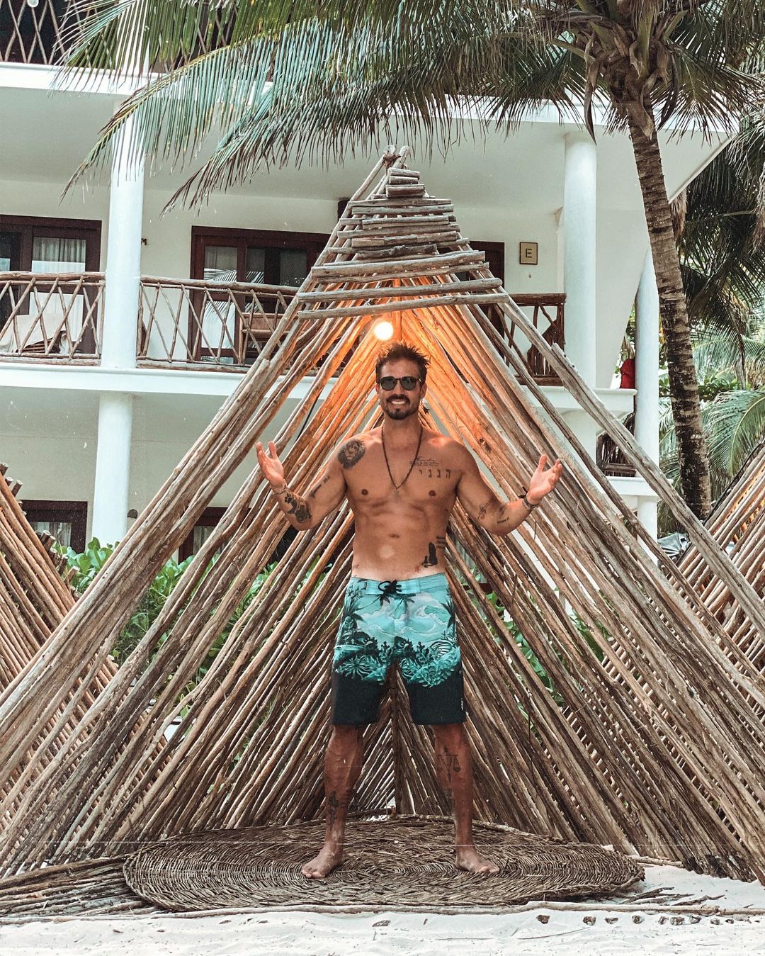 Jose Ron aclara rumores de romance