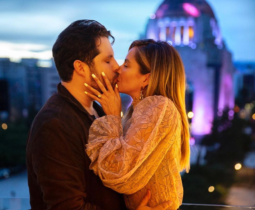 Karla Díaz se comprometió con su novio