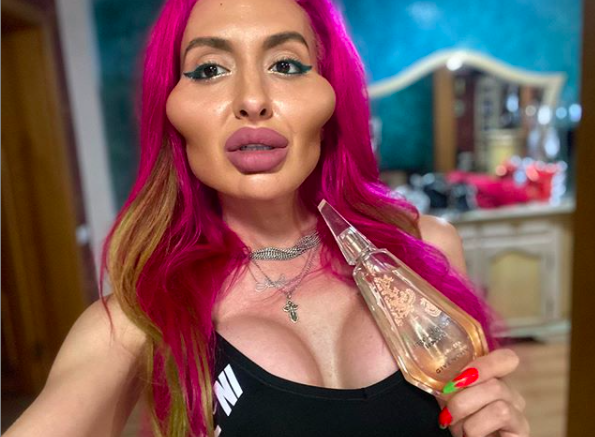 Conoce a la modelo de Instagram con las mejillas más grandes del mundo