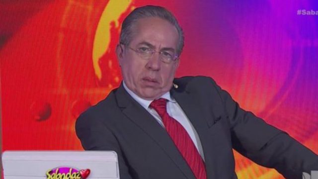 Ricardo Hill en crisis vendiendo tenis y cubrebocas