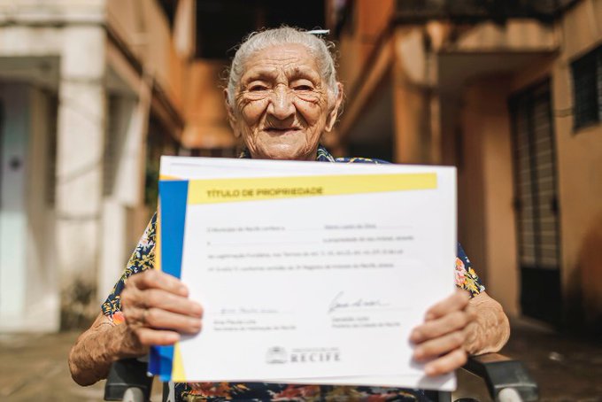 Abuela de 114 años consigue comprar su primera casa
