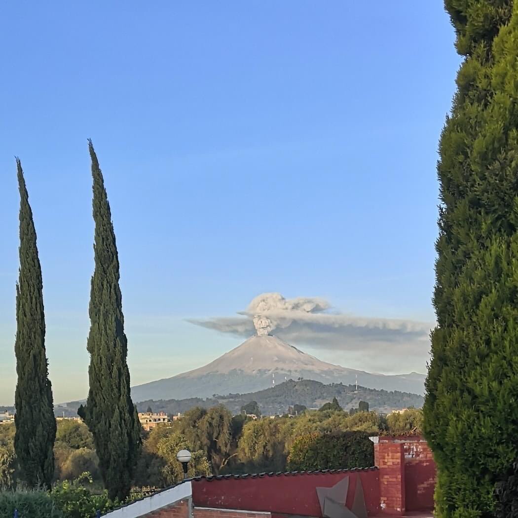 La catrina aparece en la fumarola del volcán Popocatépetl y emociona a todo México