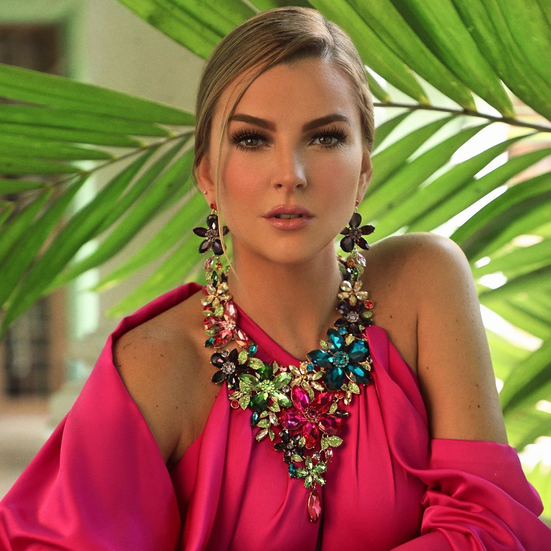 Marjorie de Sousa es atacada por la hermana de Julián Gil
