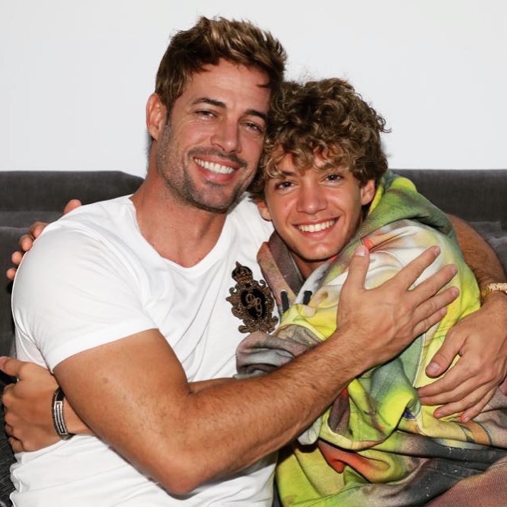 William Levy y su hijo antes del accidente en su carro de golf