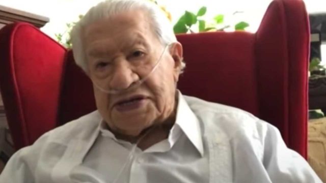 Ignacio López Tarso reaparece con tanque de oxígeno; preocupa su estado de salud