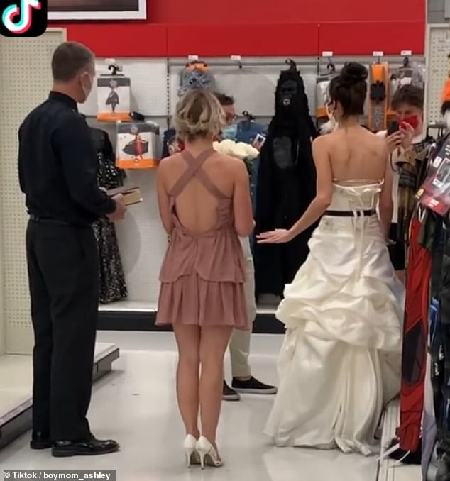 Mujer llega vestida de novia al trabajo de novio y exige casarse