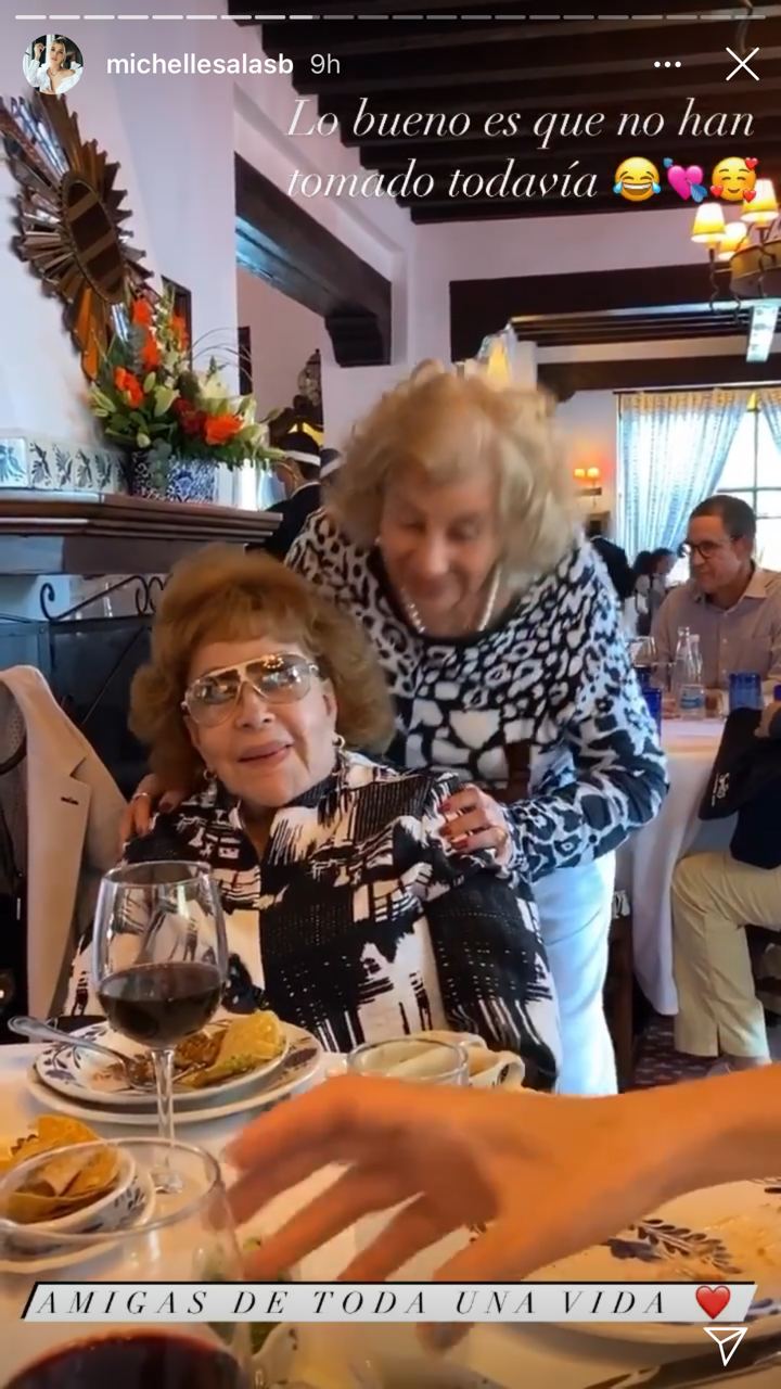 Silvia Pinal con Michelle Salas y su familia