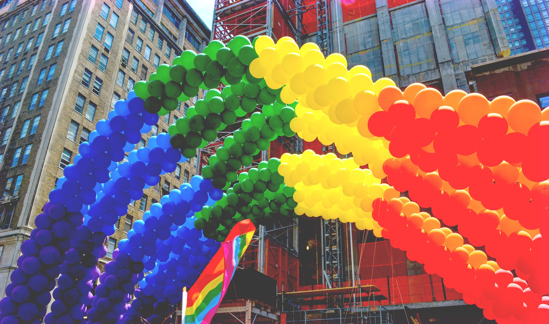 Prohiben terapias de conversión a la comunidad LGBT en el Estado de México