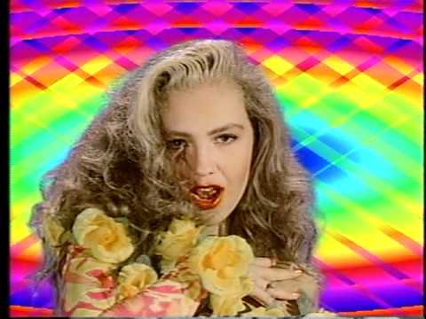 Thalía celebra 30 años como solista