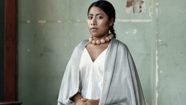 Yalitza Aparicio sorprende de nuevo con una foto en bikini en la playa