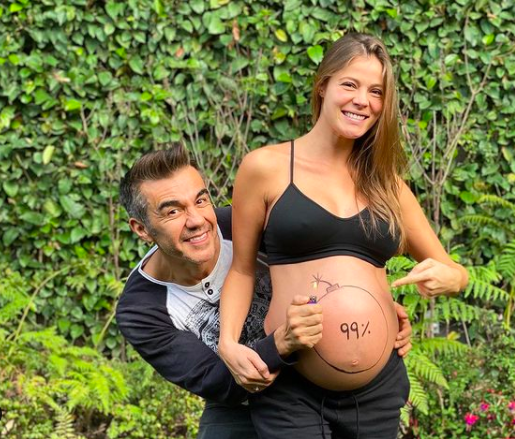Adrián Uribe y Thuany Martins presumen a su hija por primera vez