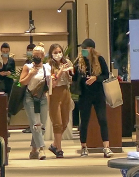 Angelica Rivera fue captada de compras