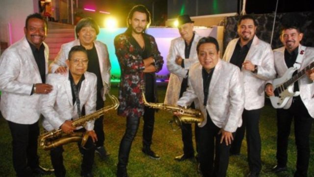 Beto Cuevas con los Socios del Ritmo