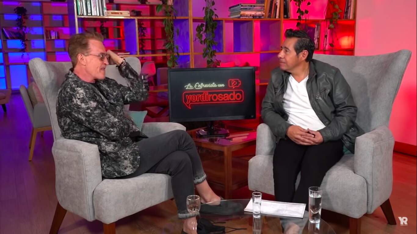  Emmanuel vuelve a hacer su famosa seña obsena que hizo en el OTI