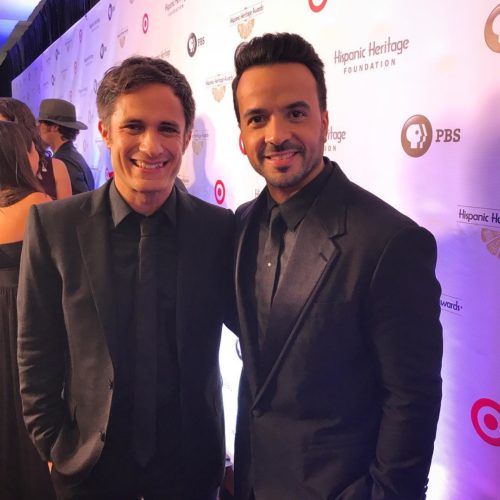 Gael García Bernal con Luis Fonsi