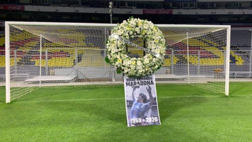 Homenaje del estadio azteca a Diego maradona