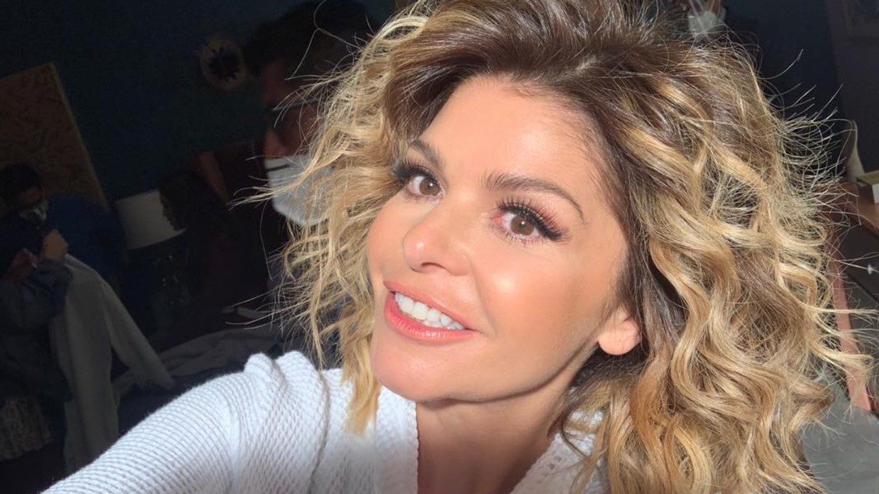 Itatí Cantoral feliz vestida de novia