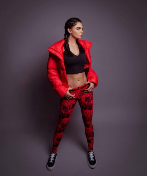 Livia Brito con tono serio en su instagram