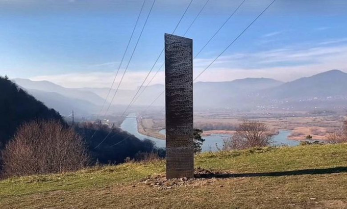 Monolito encontrado en rumania