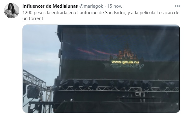 Autocinema película pirata