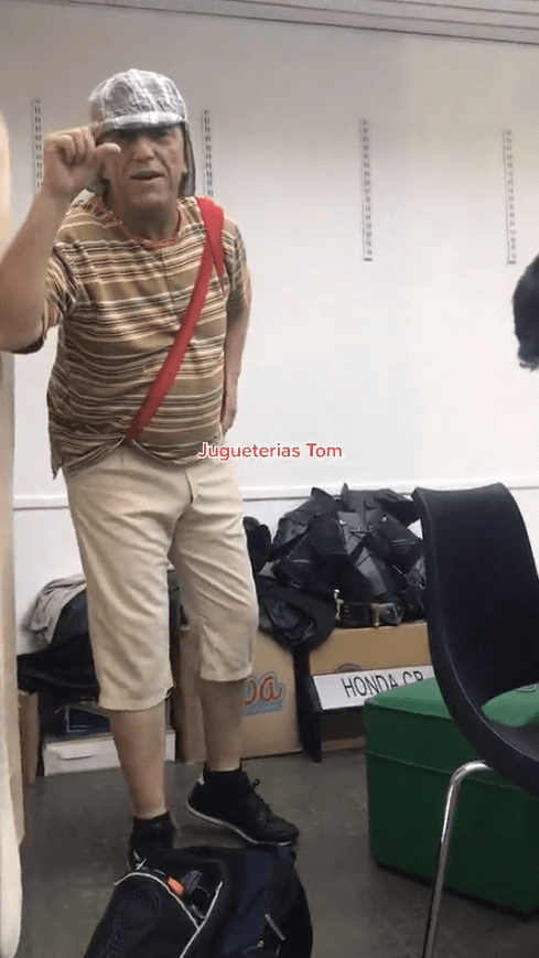 El chavo del 8 metalero disfrazado del personaje de Chespirito