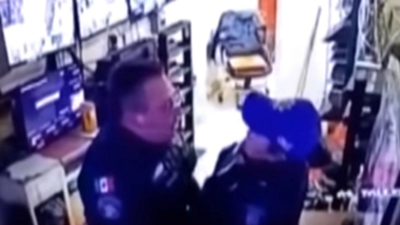 Cachan a policías teniendo relaciones en hospital