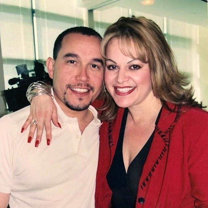 Hermano de Jenni Rivera, Gustavo Rivera, sufre accidente automovilístico