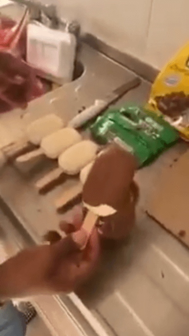 Influencer Jay Tomy regaló paletas de jabón a adultos mayores
