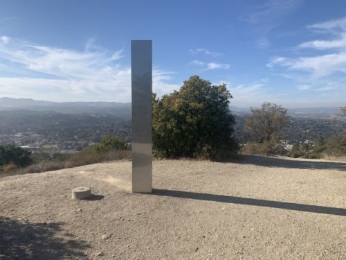 Monolito hallado en California