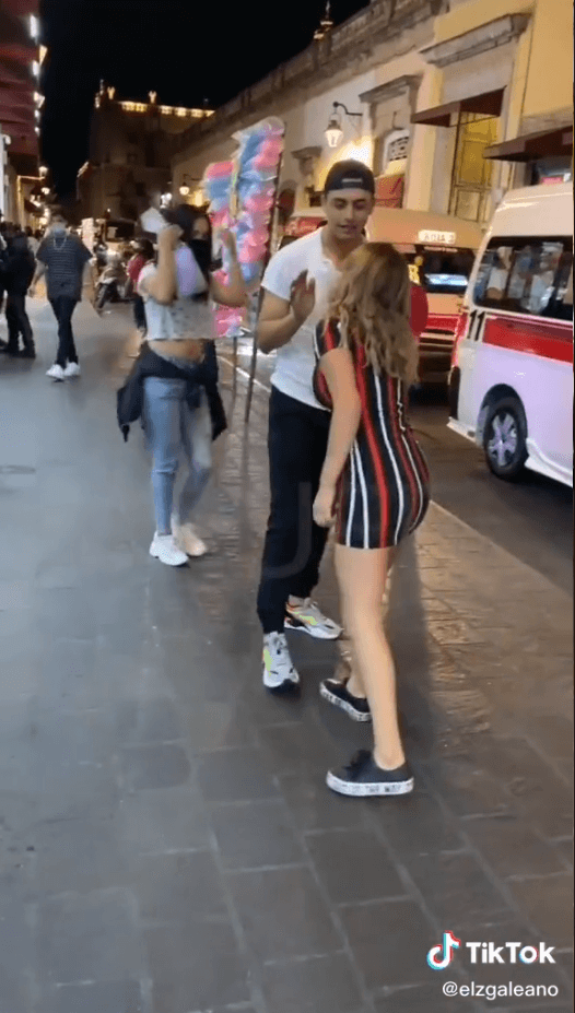 Mujer suplicó de rodillas a su ex