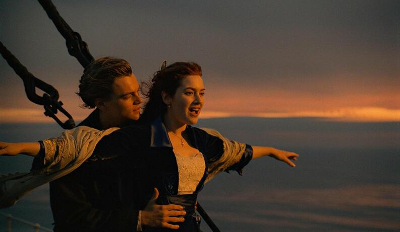 Pareja muere ahogada por recrear el Titanic