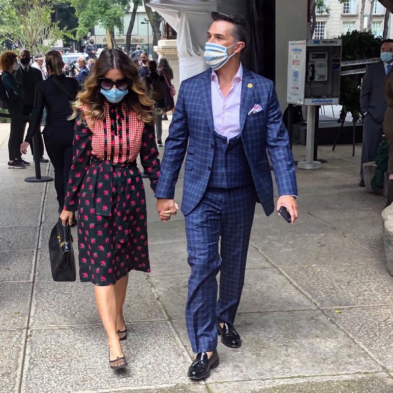 Issabela Camil y Sergio Mayer prefieren sacar de la escuela a sus hijas