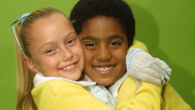 Simoneta y Ãngel se unen parar recrear escena deÂ Â¡Vivan los niÃ±os!
