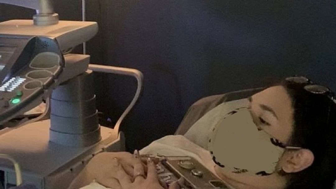 Mujer transgénero descubre que es mujer biológica y decide ir por embarazo