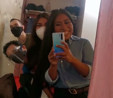 Yalitza Aparicio sin cubrebocas