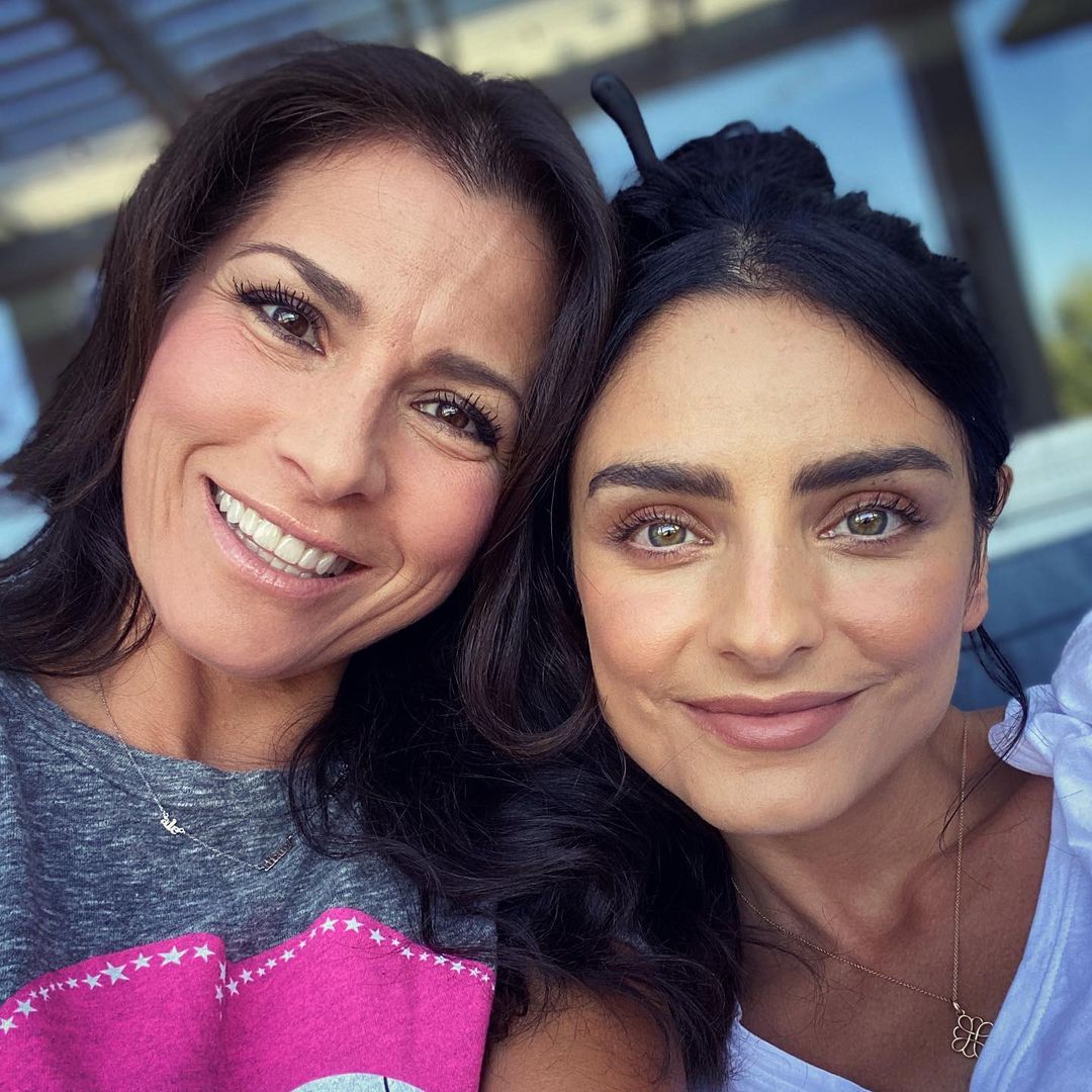 Foto Aislinn Derbez y Alessandra Rosaldo
