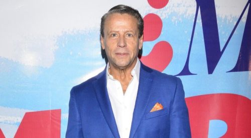 foto de Alfredo Adame con traje