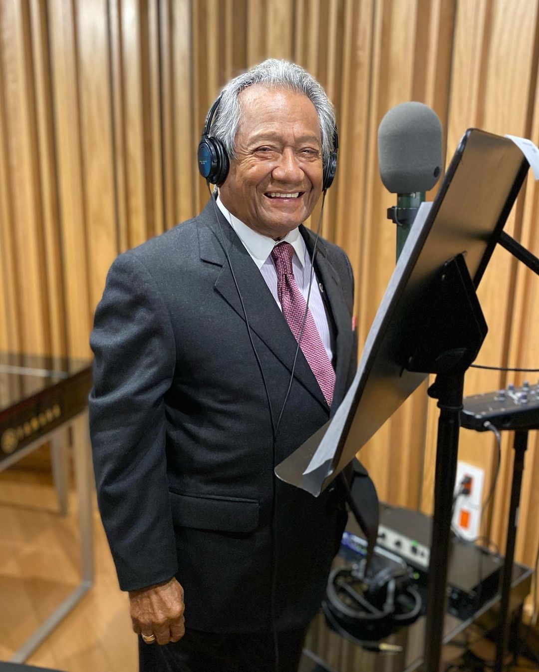 Foto Armando Manzanero antes de cantar