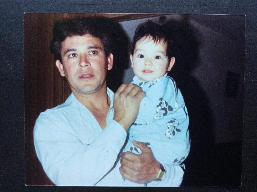 Foto infancia Carla mMrrison papá
