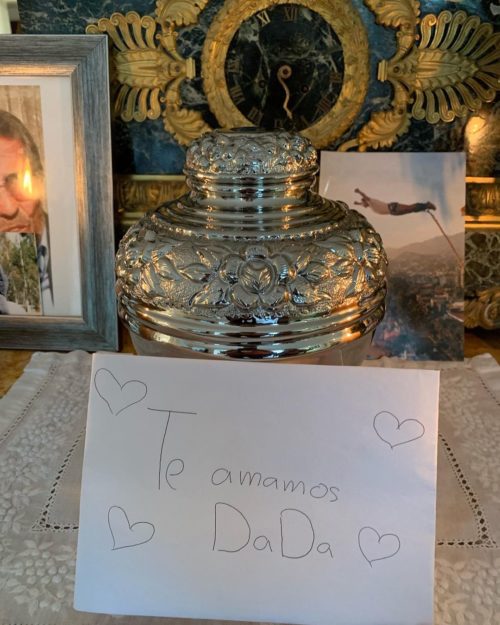 Foto de las cenizas de jaime camil garza
