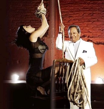 Armando Manzanero atando a Susana Zabaleta