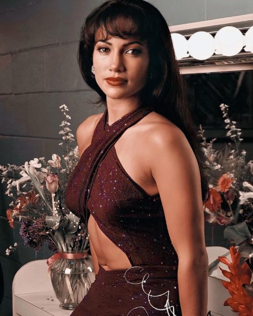 Jennifer Lopez como Selena Quintanilla