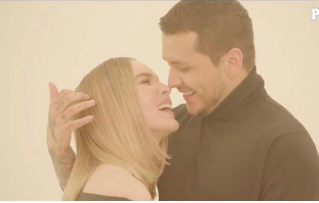 Foto de Belinda y Nodal enamorados
