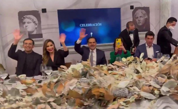 Pati Chapoy en la cena de fin de año de tv azteca