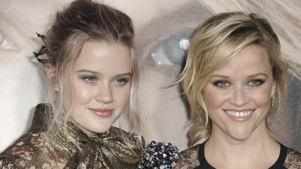 Reese Witherspoon se toma una foto con su hija y sorprende el parecido