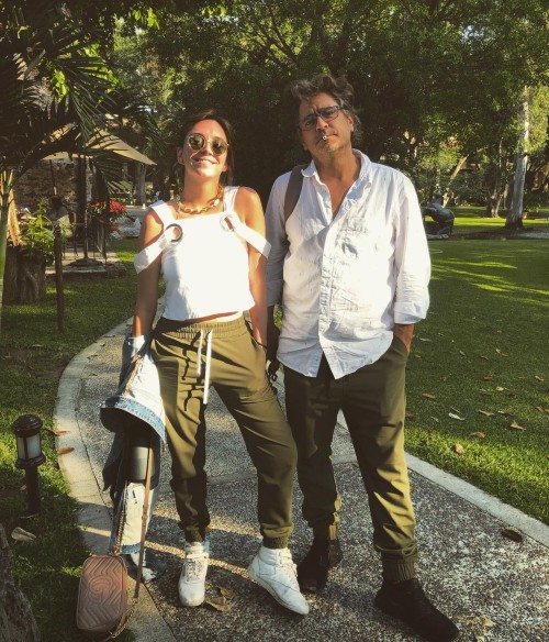 Regina Blandón y Martín Altomaro fumando