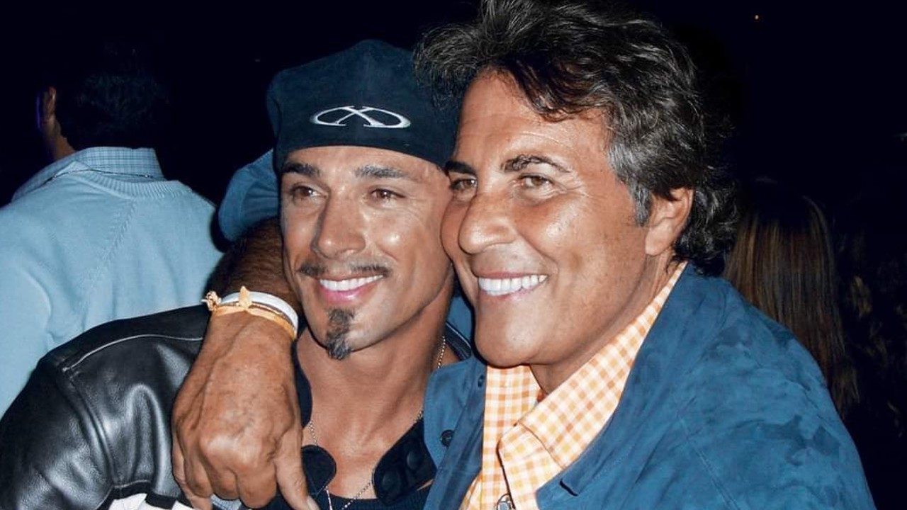 Foto Sergio Mayer y las cenizas de Jaime Camil Garza