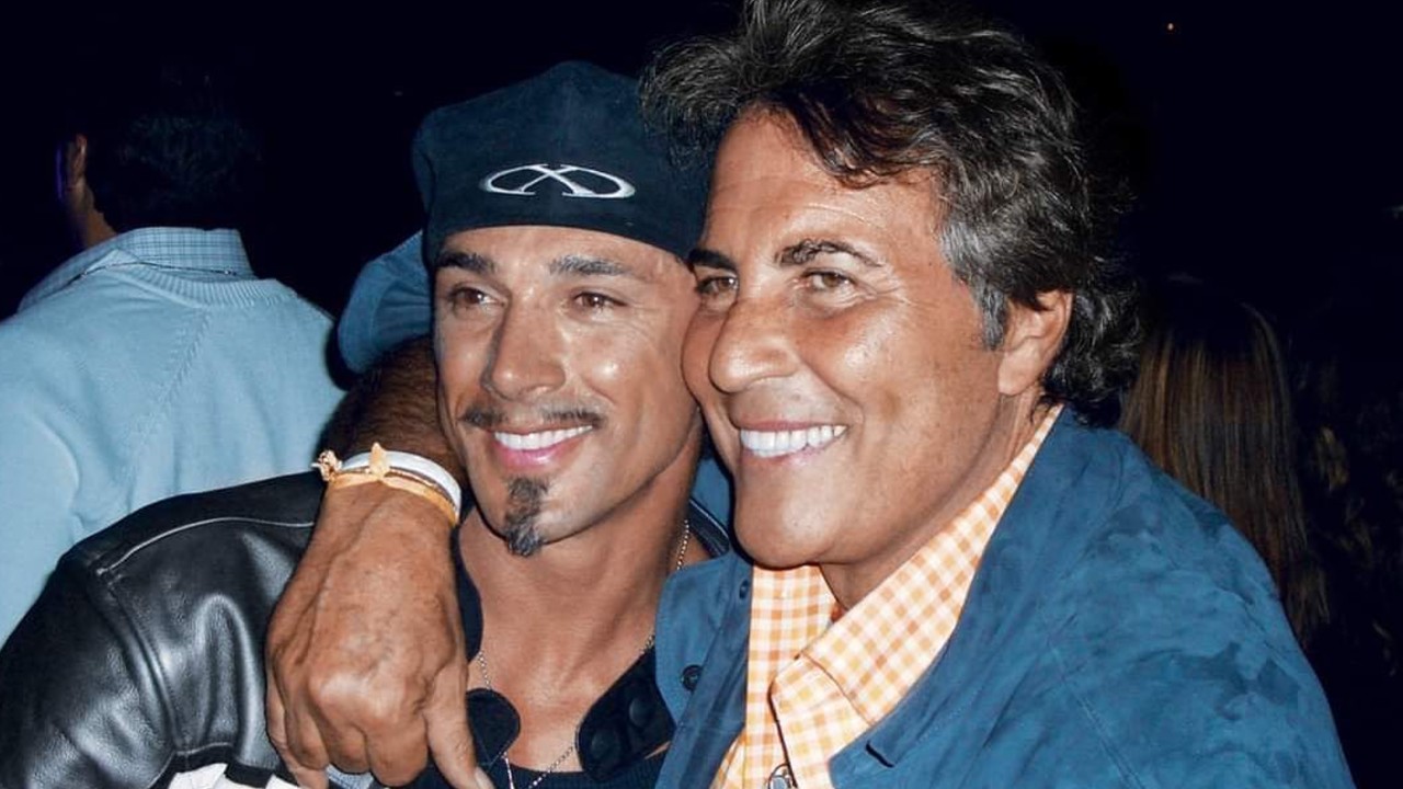 Foto Sergio Mayer y las cenizas de Jaime Camil Garza