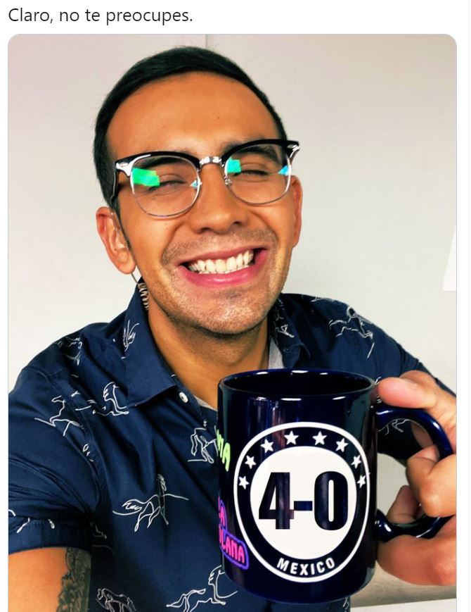 Capi Pérez pide ayuda para quitar logo del Cruz de su taza.